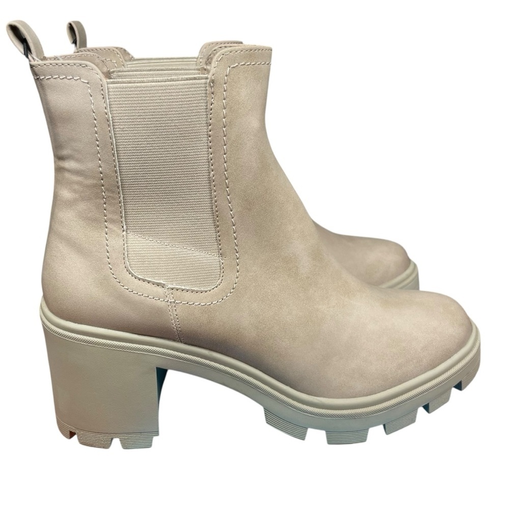 Women’s Arizona Moss Taupe chunky heel boots. Size 10.